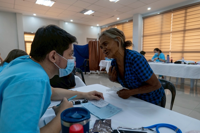 Despite her hardships, Carmila Bato-Bato remained warm and cheerful, expressing appreciation to everyone who assisted her and her grandchildren. 