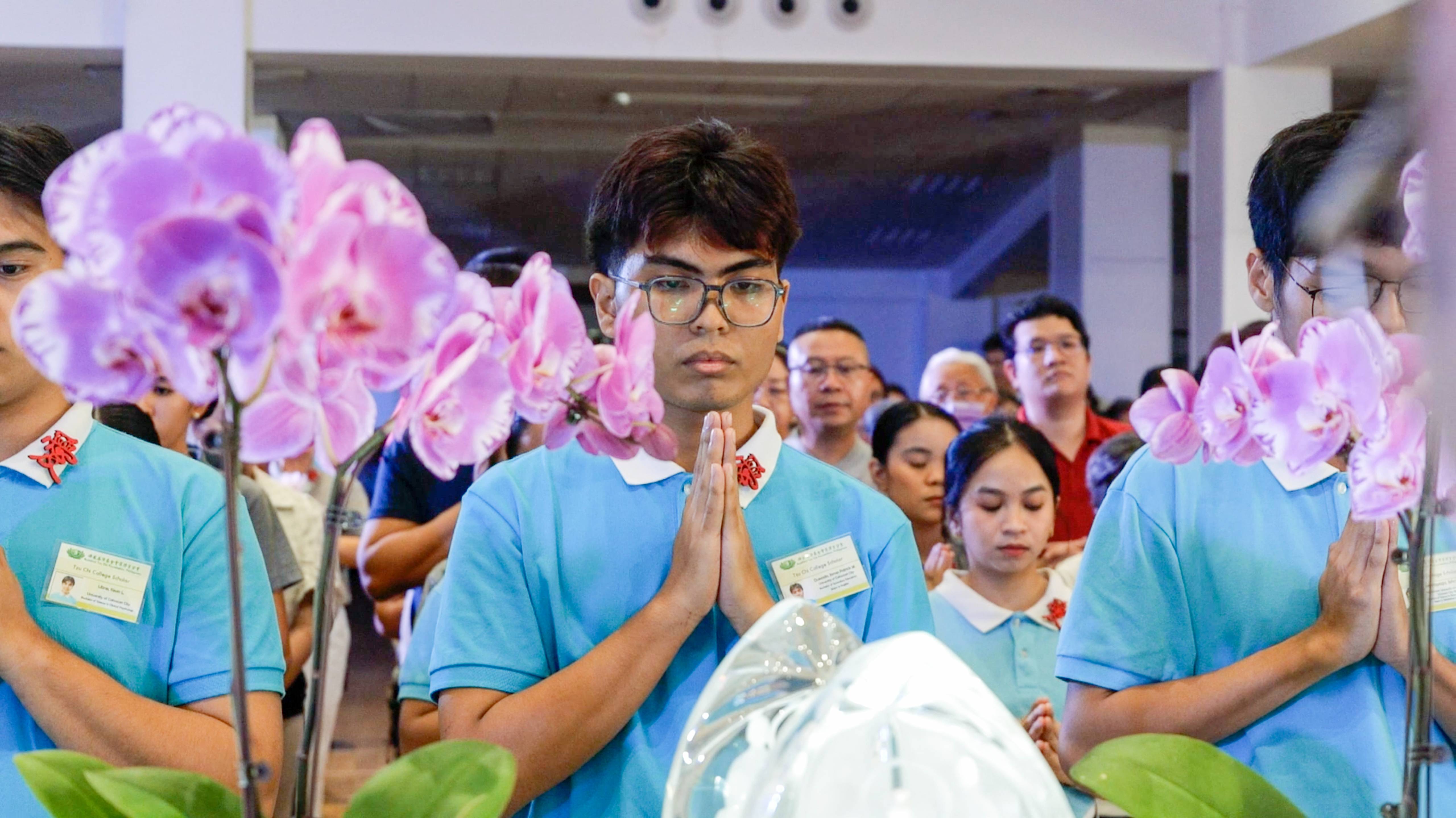 Tzu Chi scholar James Patrick Quesada of the University of Caloocan City (center) called the lotus candle lighting a “core memory,” describing the moment as magical.