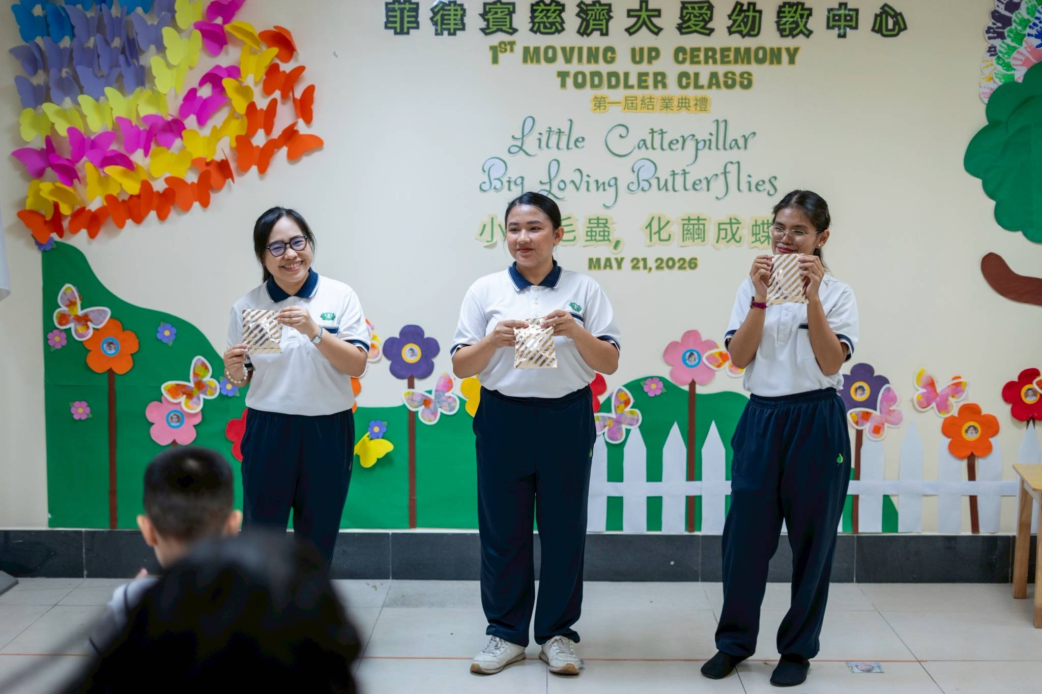 Teachers enthusiastically cheered as the children participated in the “Bring Me” challenge. 