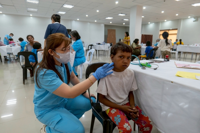 Looking back, Dr. Joan Bague-Grutas was once a Tzu Chi beneficiary when Typhoon Yolanda devastated Tacloban, Leyte. She recalled how the foundation extended assistance to everyone without hesitation or discrimination. Today, as a member of TIMA, she continue that same mission by helping those in need.