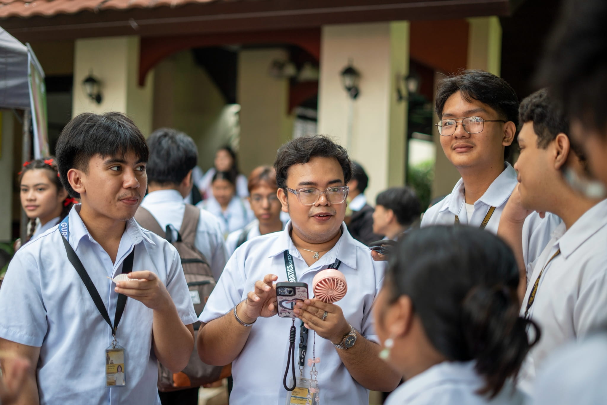 Student Renneil Puertollano (center) and his friends agreed that the salpicao was one of the event's standout dishes.