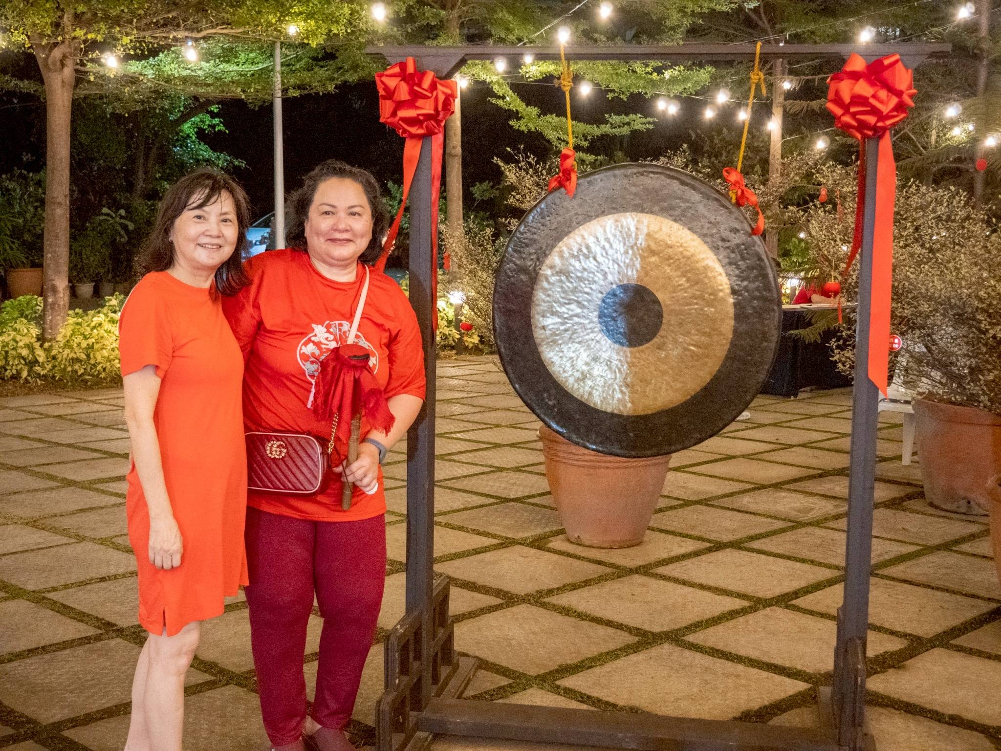 Avegale Chua (right) poses alongside volunteer Judy Chan, who introduced her to the Tzu Chi Foundation. 
