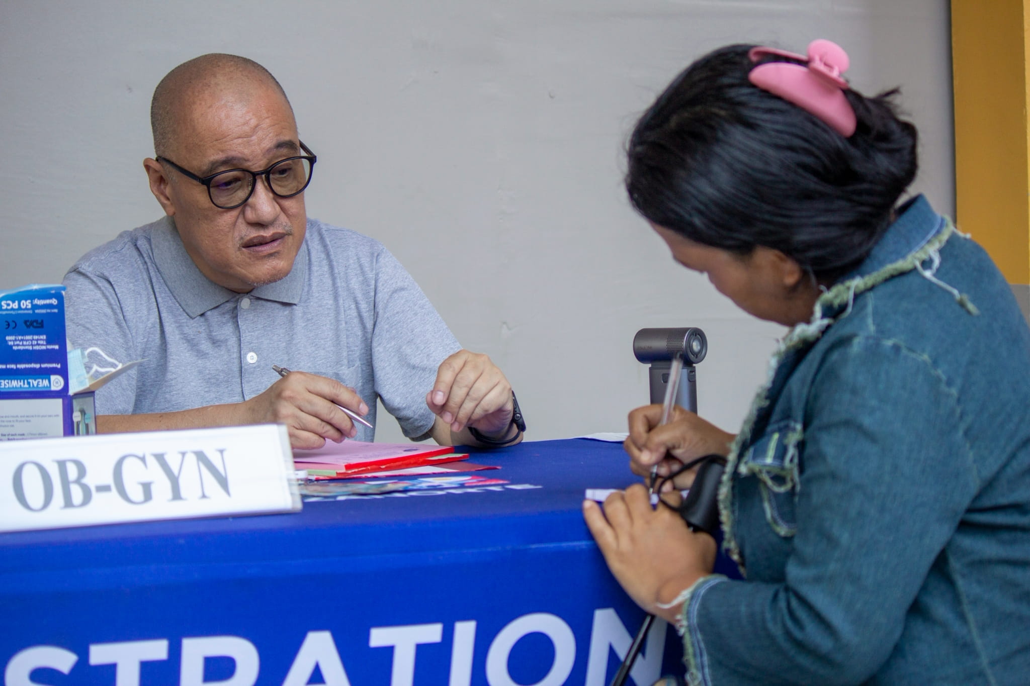 Tzu Chi volunteers efficiently manage the registration table.