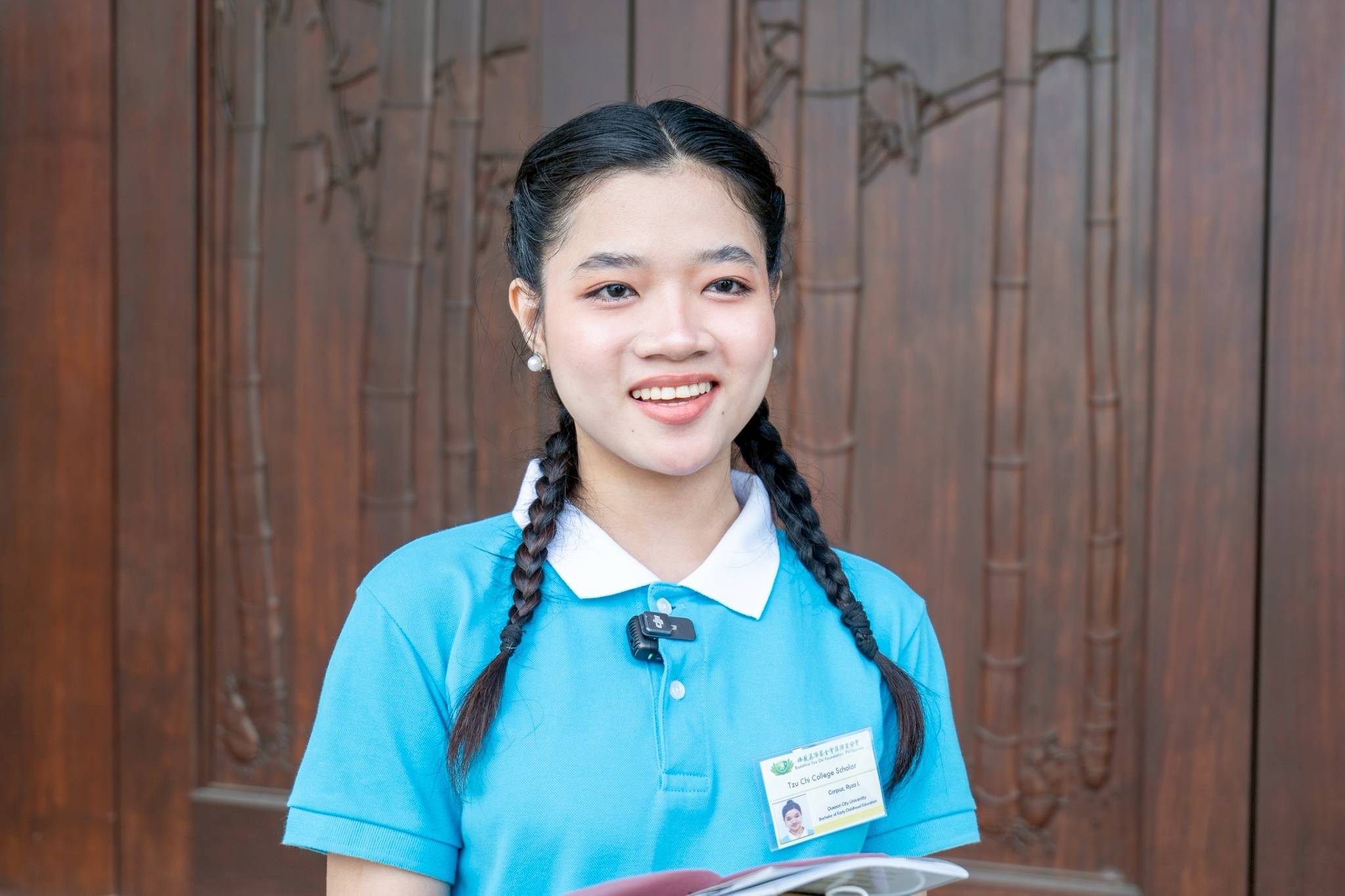 For Ryza Corpuz, expressing loving-kindness to Tzu Chi means “showing up for Humanities class. It means that I am interested.” The early childhood education major from Quezon City University is looking to be part of Tzu Chi after she graduates, so she could reciprocate the help she received for her studies. 