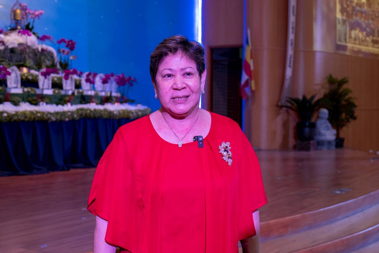 Lorraine Tan recognizes Tzu Chi’s role in helping the poor overcome disasters, illness, and poverty. “We in the Philippines cannot be without Tzu Chi,” she said. “Tzu Chi is a great blessing for everyone.” 