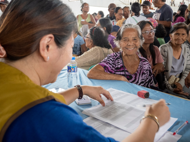 Beneficiaries are happy to receive their relief distribution stubs in Sta. Ana, Cagayan. 