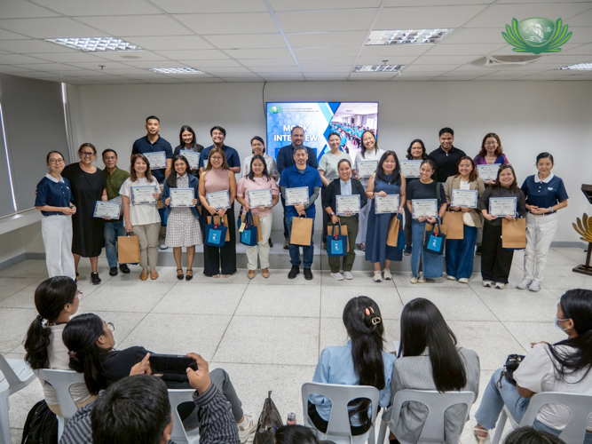 Volunteer interviewers take a group photo after receiving tokens of appreciation for their help in mentoring scholars for their future job interviews.