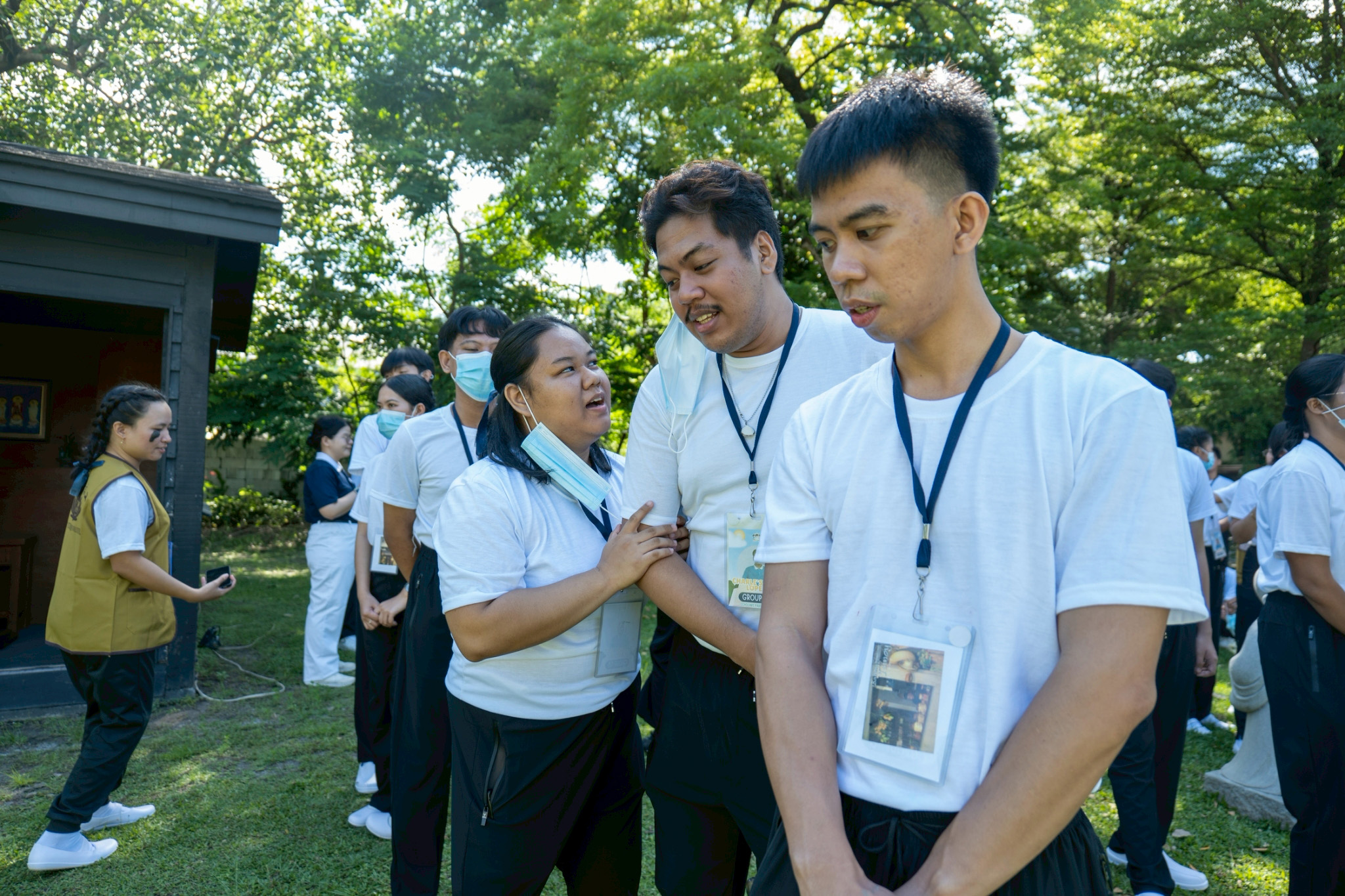 Part tour, part friendly competition, “Amazing Race” promotes teamwork through challenges set around the Buddhist Tzu Chi Campus. Here by the Wooden Cabin, scholars play “Pass the Message.” 