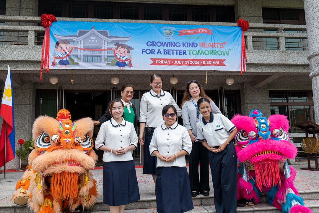 Capturing a memorable moment, Tzu Chi Great Love Preschool Philippines Directress Jane Sy (back row, center) poses for a photo alongside special guests from DepEd and the teaching staff.