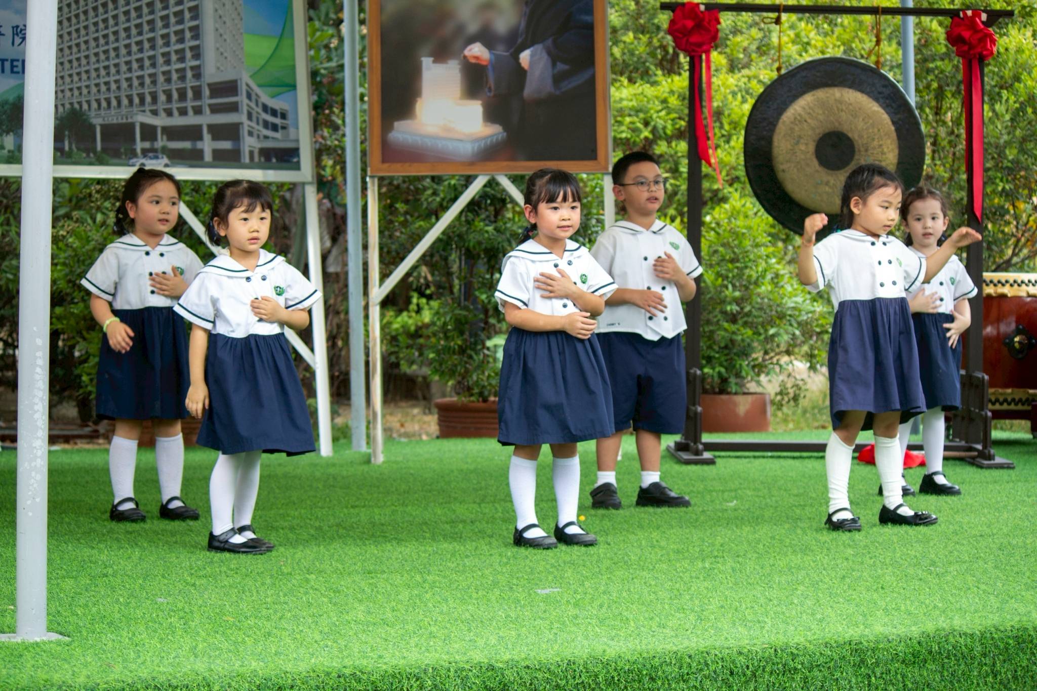 Students from Tzu Chi Great Love Preschool Philippines charmed audiences with their performance of “Because There Is Love.” 