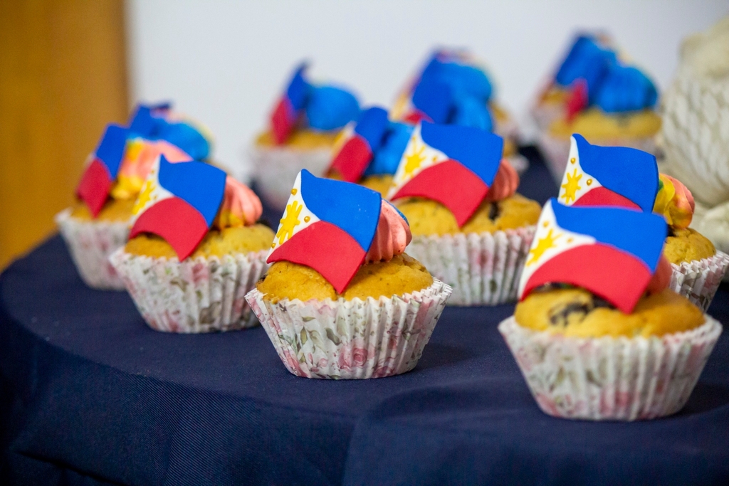 The anniversary cake includes cupcakes decorated with Philippine flags.