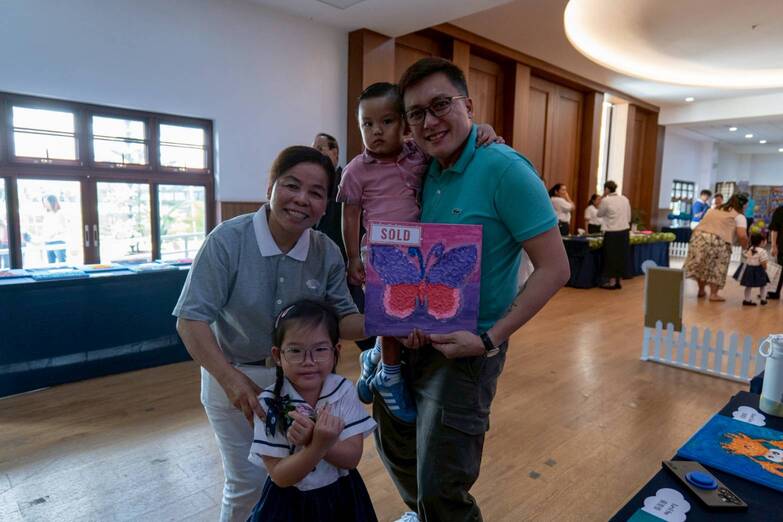 The profits from preschoolers’ paintings will go to supporting the programs of Tzu Chi’s missions.