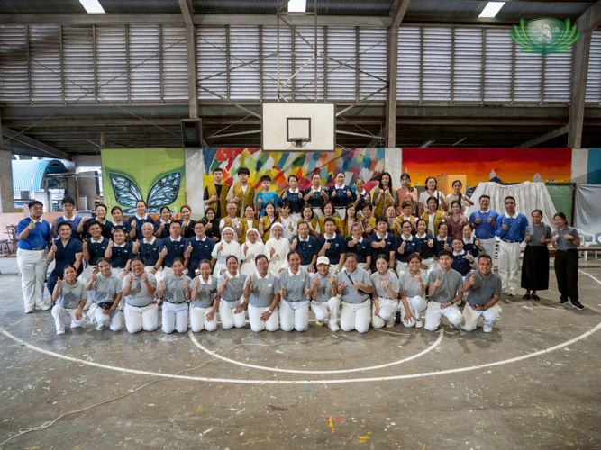 Team Talisay Tzu Chi volunteers happily pose for a photo after successfully accommodating 2,853 families in the city.
