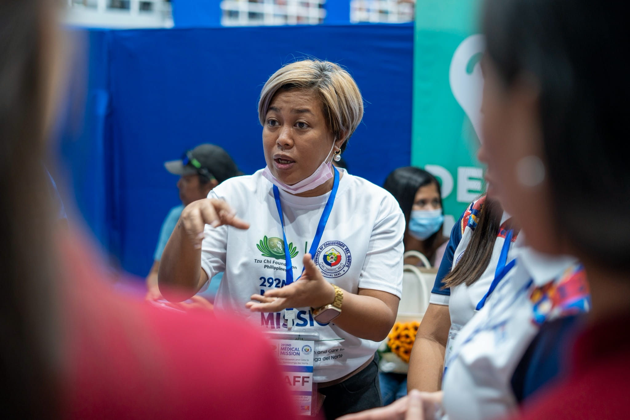 Provincial Governor’s Office Event Coordinator Ku Gamalinda Fernandez shares how relieved she was to see Tzu Chi volunteers take the lead confidently, allowing her team to follow and support their efforts.