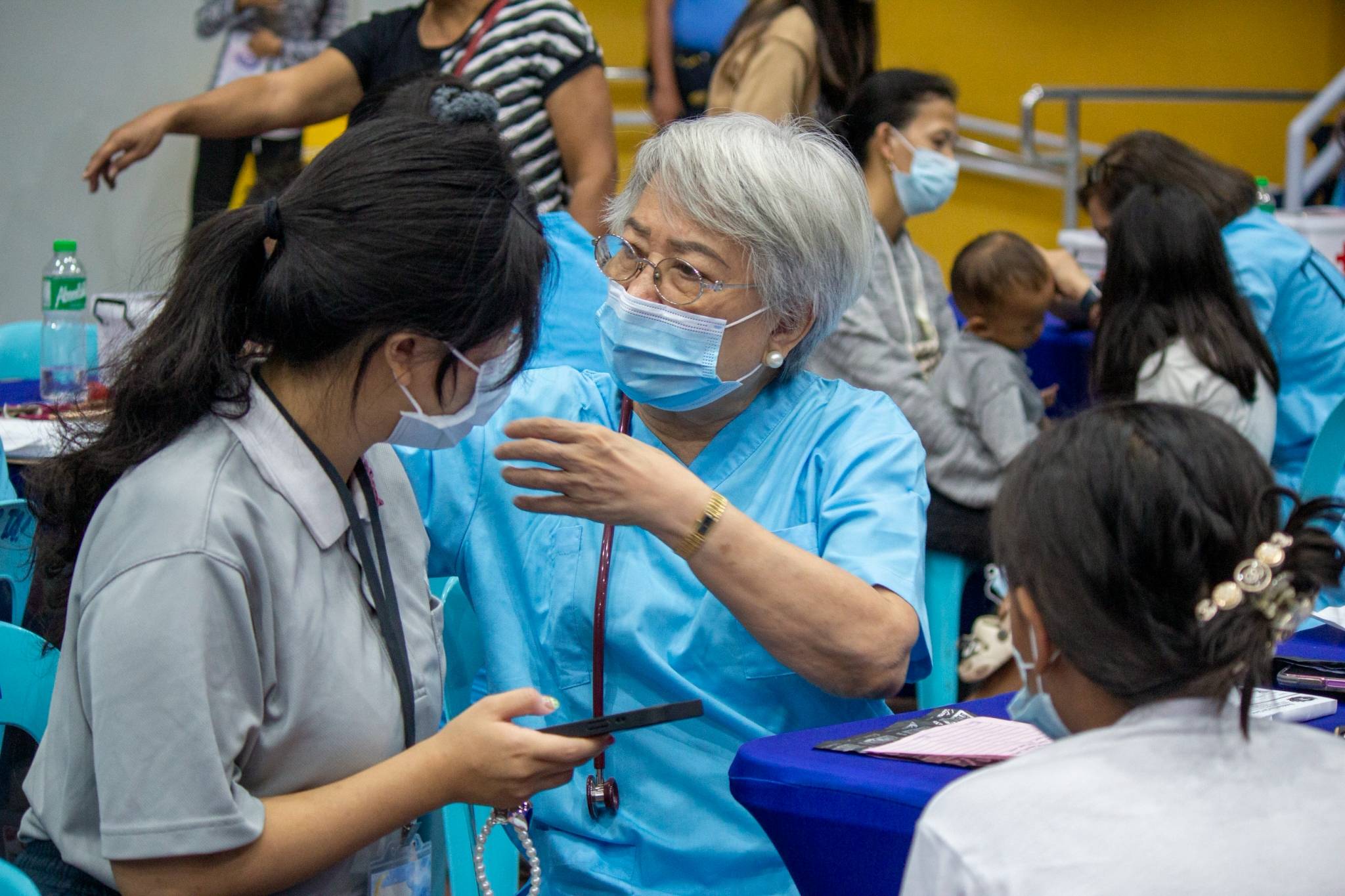 TIMA volunteer Dr. Ma. Louisa Peralta (in light blue) actively interacts with the students from TCU. 
