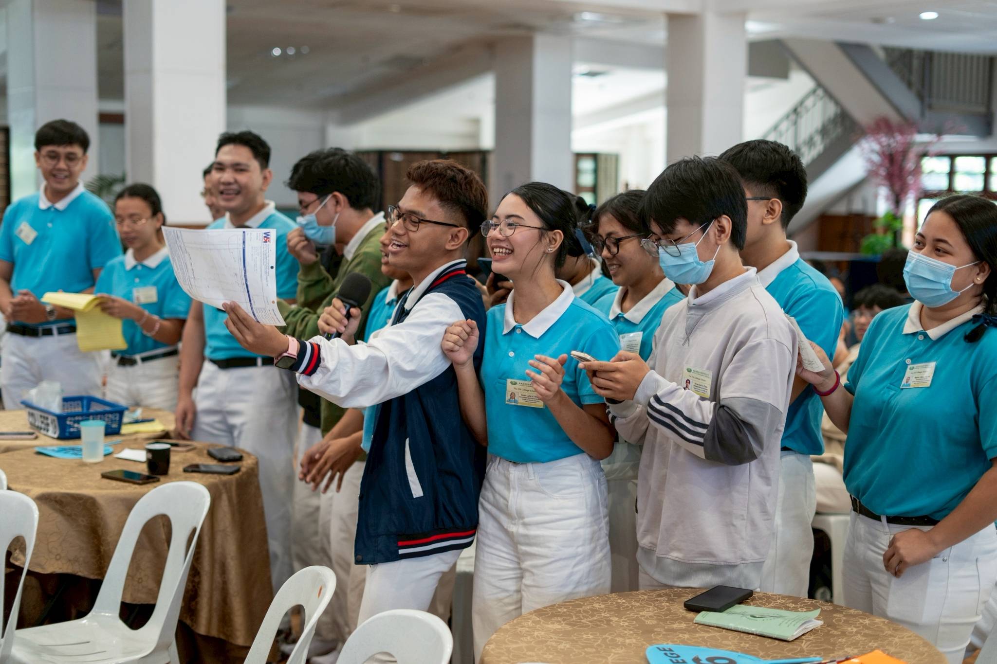 Tzu Chi scholars take turns performing their advocacy chants. 