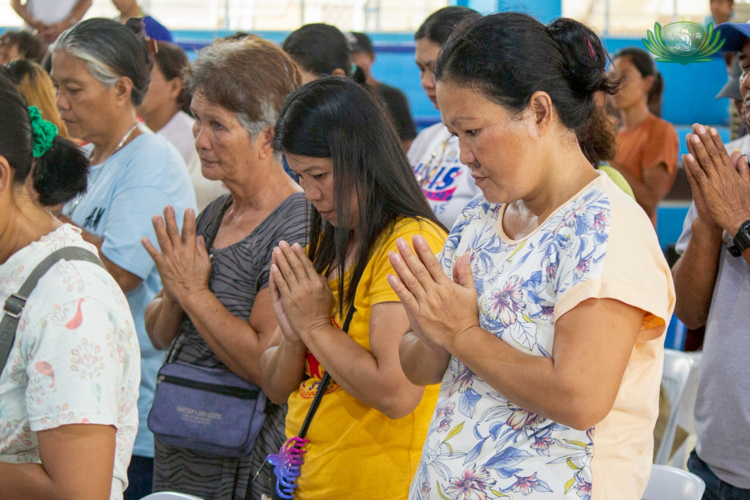 Residents offer sincere prayers for relief from the continuous typhoons, and express gratitude for Tzu Chi’s prompt assistance.