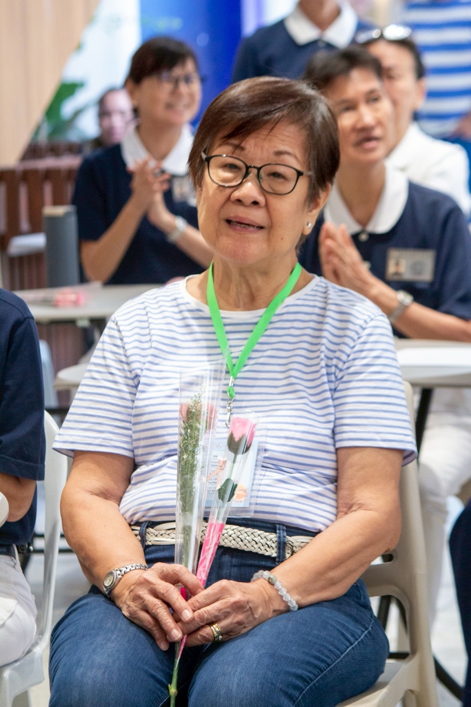 One of the pioneers of Jing Si Time for Kids, Emilia Co Tan continues to impart Dharma Master Cheng Yen’s lessons to youngsters in her community of Amoranto, Quezon City. A Tzu Chi volunteer since 2000, she is a retired music teacher at Chiang Kai Shek College.