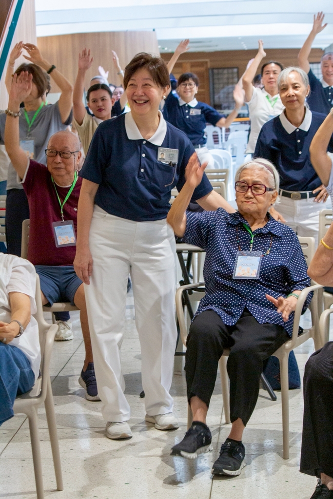 Josephine So (standing, foreground) co-organized the Golden Age Academy with Tzu Chi volunteers.