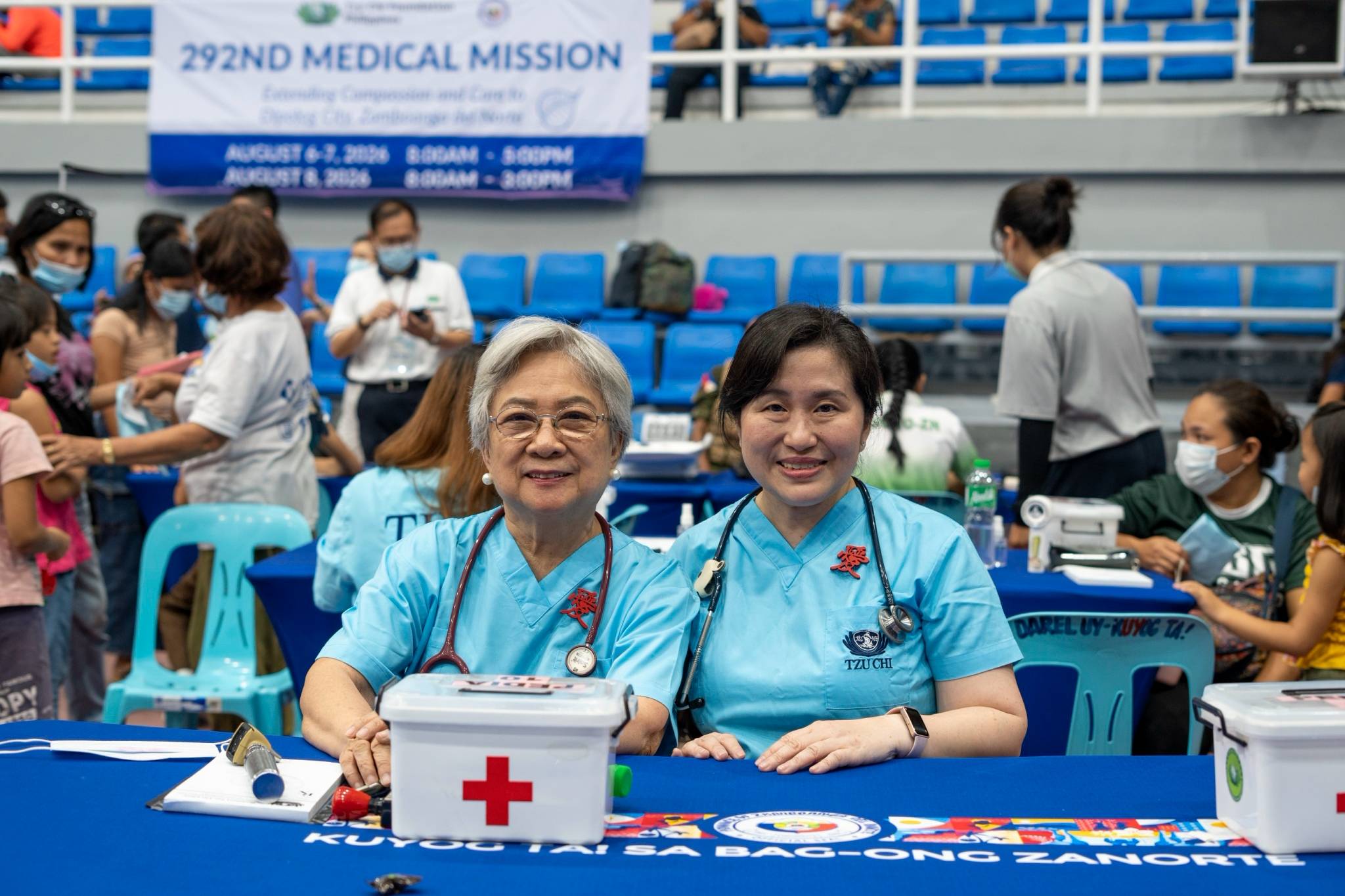 Dr. Ma. Louisa Peralta (left) shares that she was invited by her former student, Dr. Alanna Dy, to try volunteering for Tzu Chi. They worked side by side during the Dipolog Medical Mission. 
