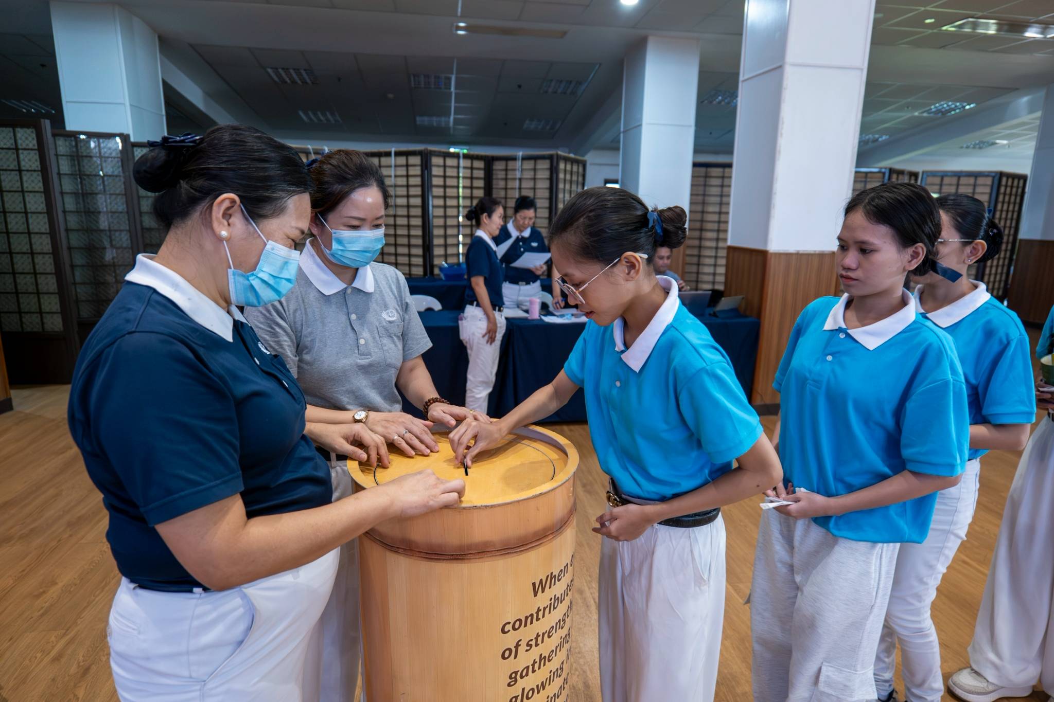 A Tzu Chi scholar gives back hope by pouring her savings into a bamboo coin bank.