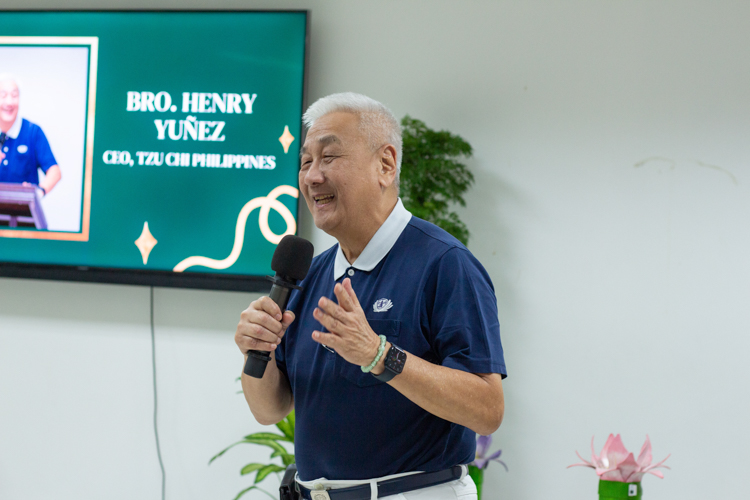 Tzu Chi Philippines CEO Henry Yuñez invited TechVoc scholars to consider volunteering with the foundation. “When you become a full-fledged volunteer and wear the blue-and-white uniform, that, to me, is a success,” he said. 