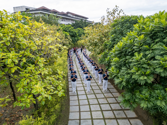 As dawn breaks after the evening ceremony, Tzu Chi volunteers and guests participate in a walking meditation at the BTCC, embracing mindfulness to start the New Year.