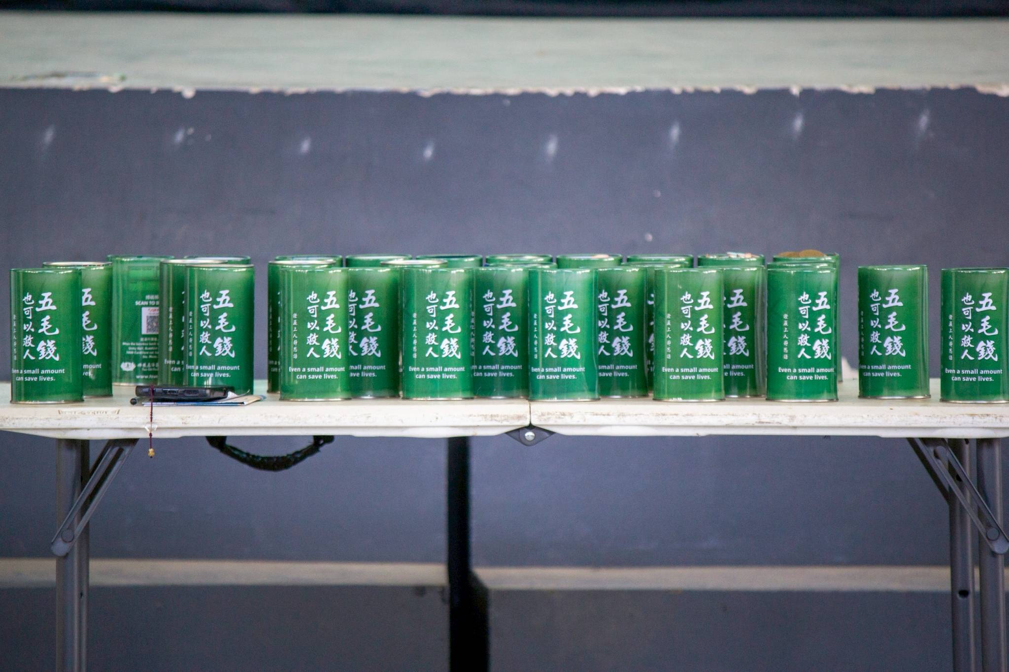 In addition to the grocery gift checks, Tzu Chi’s coin cans were distributed to the beneficiaries.   Coin cans symbolized the belief that kindness returns, even from those who have little left to give.