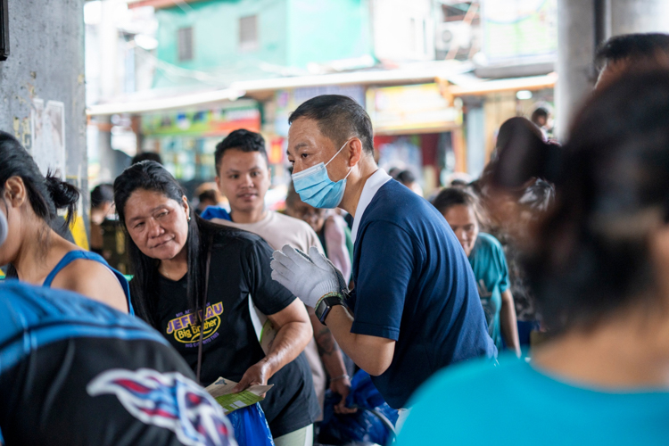 “I am willing to contribute, and I am very happy to do so,” says Tzu Chi volunteer Willy Sy (in facemask).