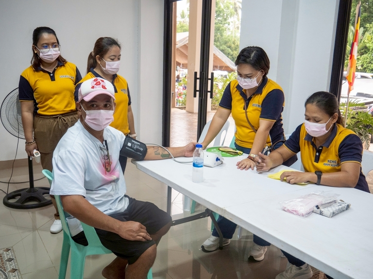 Municipal Health Office staff demonstrated genuine dedication in serving Victoreños as they worked together to assist patients and conduct blood pressure checks.