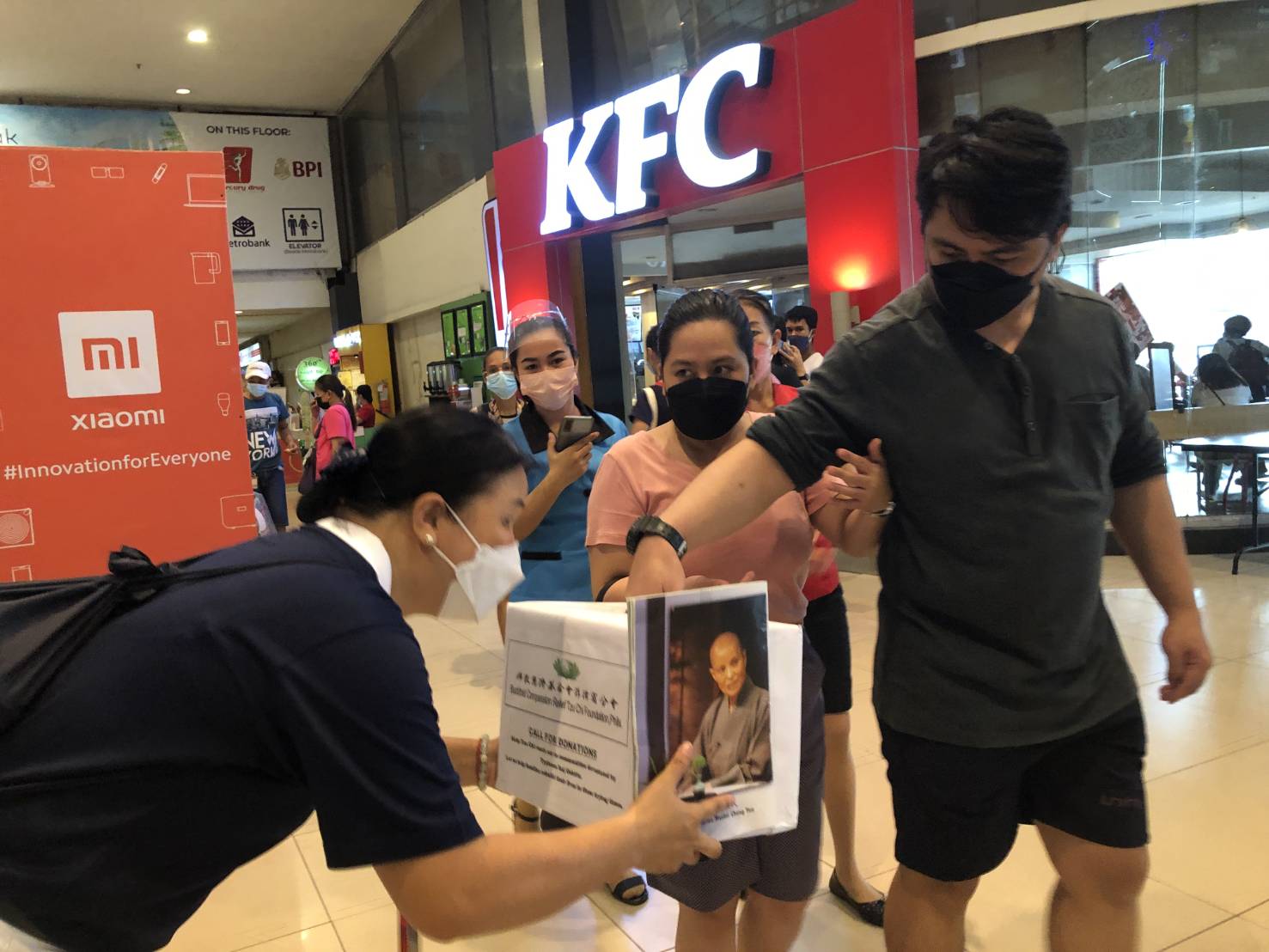 A volunteer accepts a donation in a box with Dharma Master Cheng Yen’s photo on the side. “Giving is not a privilege of the rich,” said Master. “It is the privilege of the sincere.” 