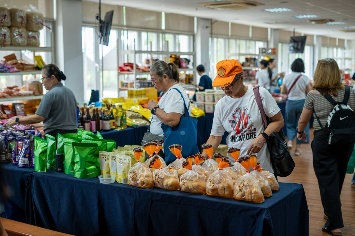 More visitors packed the Harmony Hall eager to explore a wide variety of offerings at the bazaar. 