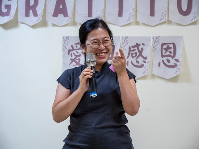 Parent Ching Ching Wong shared her treasured moments with the teachers and staff of Tzu Chi Great Love Preschool.