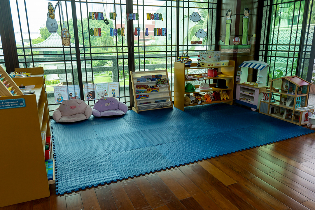 Alongside the study areas, colorful play stations are ready for young learners to enjoy.