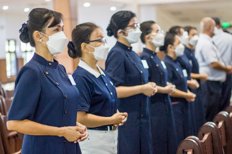 Ang Mei Yuen (first from left) is one of 13 commissioners in Tzu Chi Davao’s chapter. 【Photo by Matt Serrano】