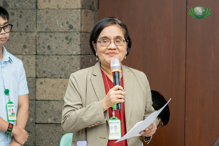 Medical Social Work Department Head Eliza Abellar, RSW, introduces the members of Tzu Chi and EAMC present before the MOA signing.