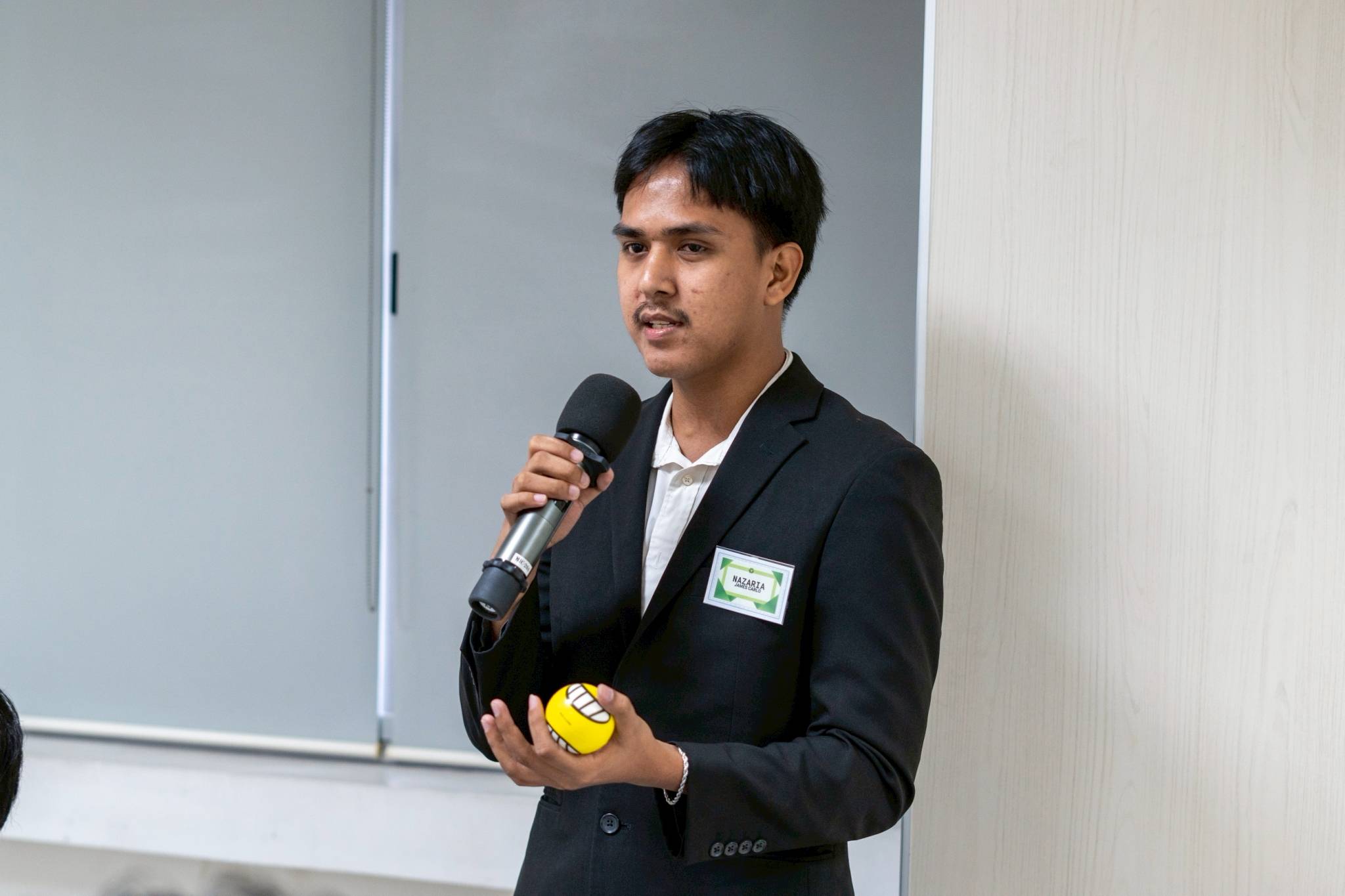 Tzu Chi scholar James Carlo Nazaria of Bicol University takes part in an interactive sentence-completion game designed to ease nerves and energize the room before the interviews begin.