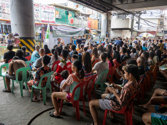 On December 17, Tzu Chi Foundation conducted relief operations for residents affected by the fire in Barangay 310, Sta. Cruz, Manila.