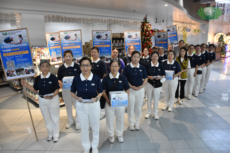 Armed with their donation boxes, flyers, and QR code signs, volunteers are ready to solicit funds for Cebu’s typhoon victims. 