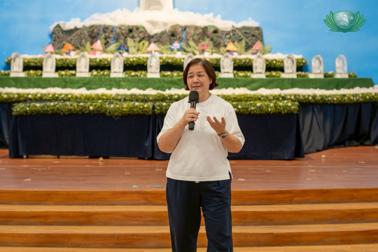 Tzu Chi International Medical Association volunteer cardiologist Dr. Ellen Tan-Cu gave a thorough discussion on high blood pressure.