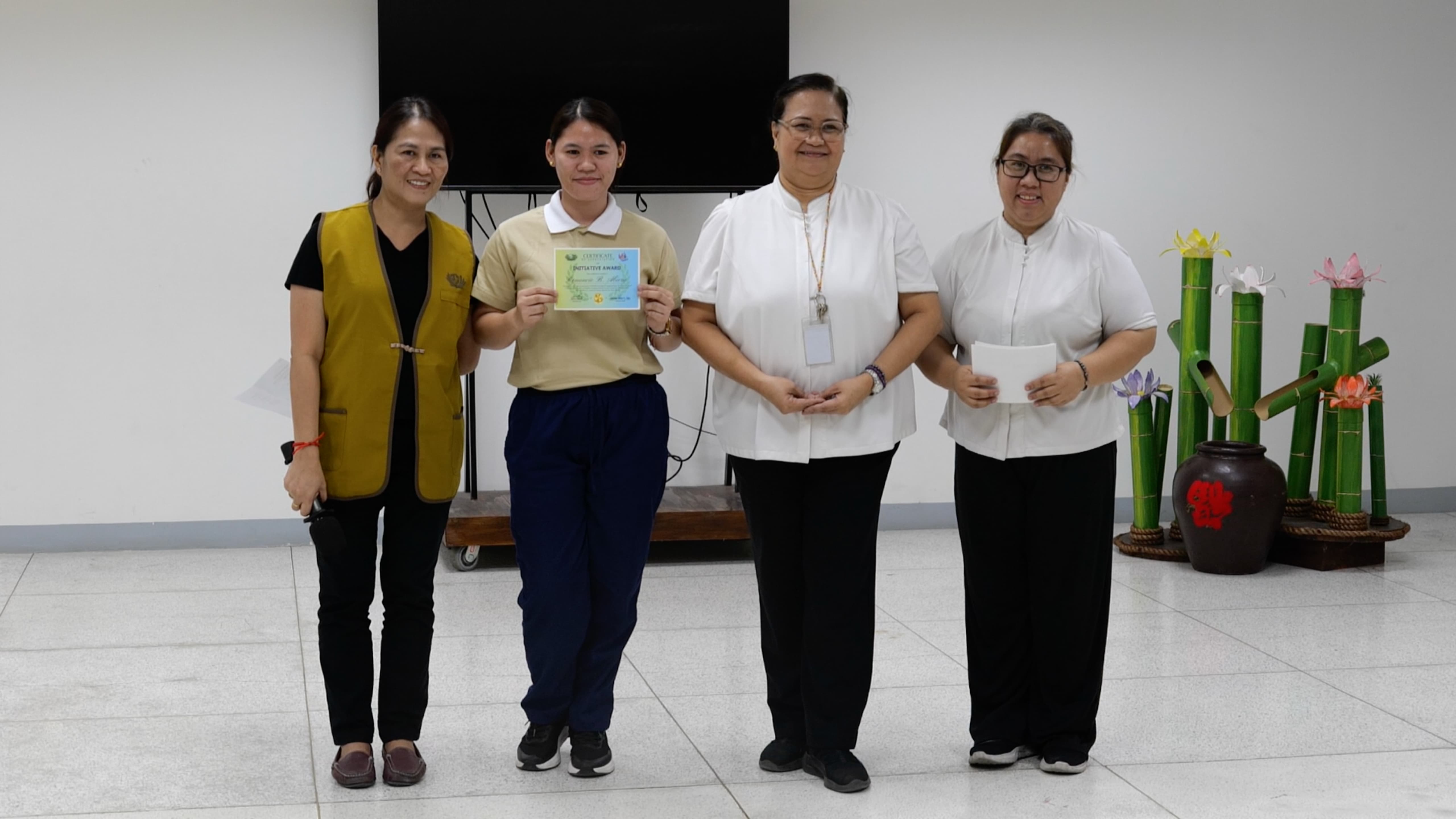 With deep gratitude, caregiving scholar Renancie Abiera (second from left) honors her mentors, thanking the Tzu Chi Foundation for believing in her potential and helping her pursue her dreams.