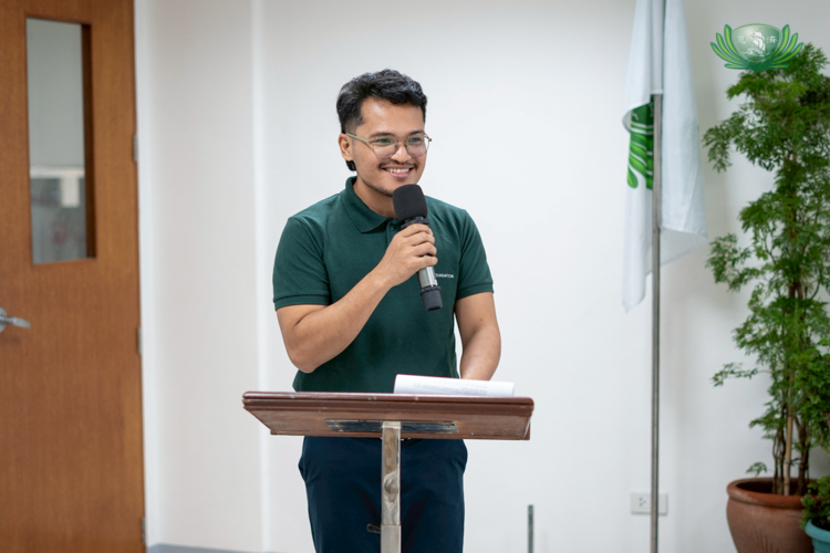 After graduating from his IT course in 2016, Tzu Chi scholar Johnniel Tuando continues to volunteer with Tzu Chi, particularly in scholar-related activities. Now a program coordinator with the non-profit Lao Foundation, which sponsored the latest scholars of the Caregiving course, he reminded them to “recognize the tremendous value of the opportunity given to you. May you hold it close to your heart, use it with purpose, and allow it to become a stepping stone towards a brighter future, not only for yourselves, but also for your families and communities.”