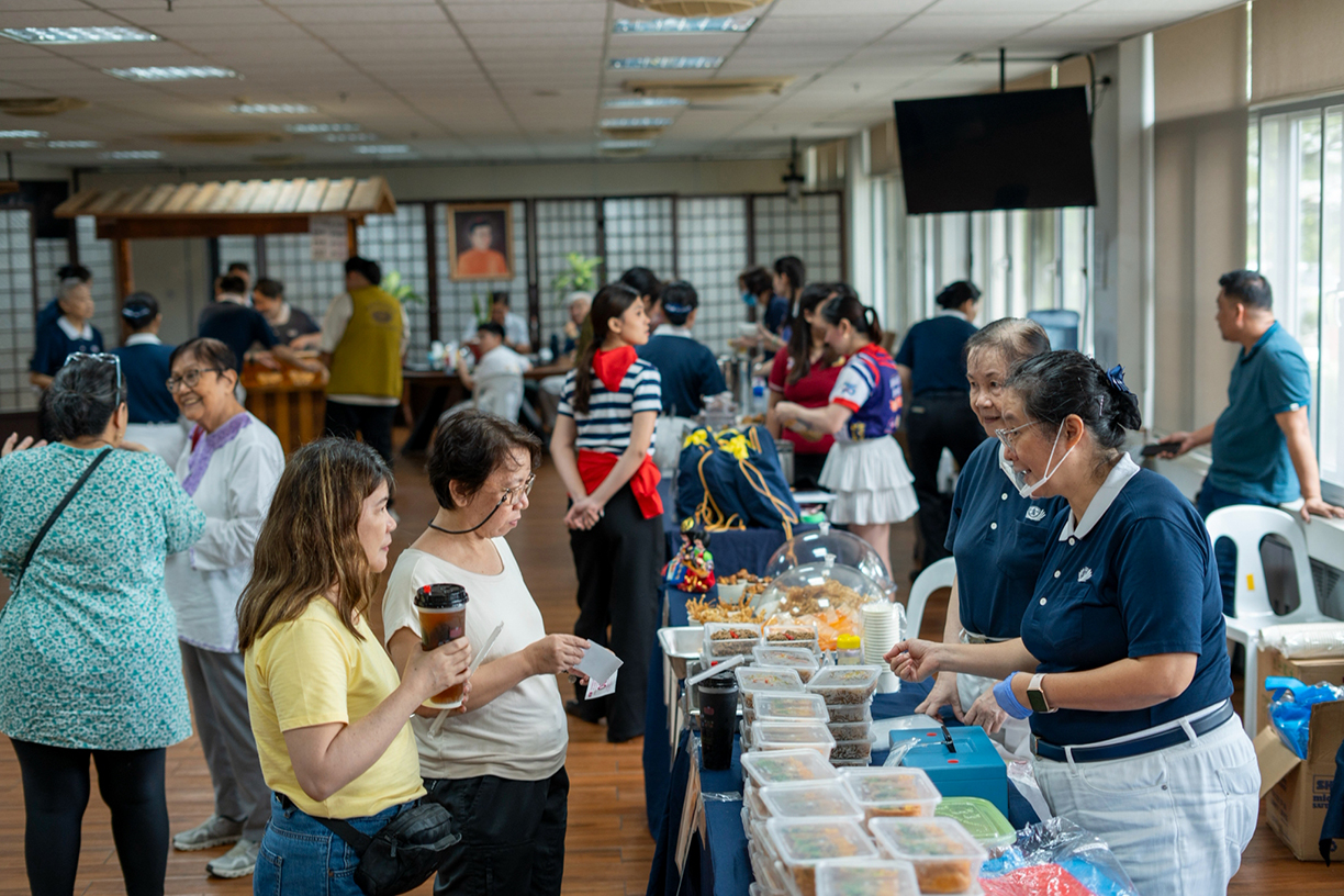 More visitors packed the Harmony Hall eager to explore a wide variety of offerings at the bazaar. 