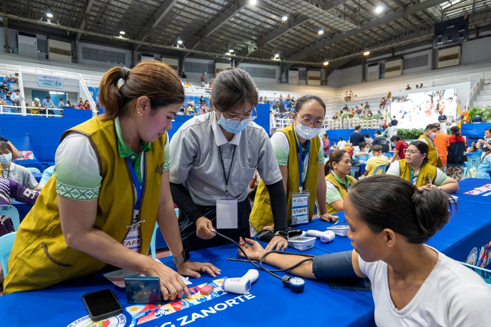 A TCU student tries to help in the triage area while being guided by the volunteers from the local government unit. 