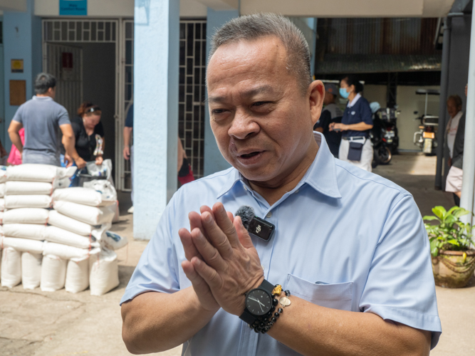 Vice Mayor Marion Andres recalls how Tzu Chi was with Marikina in recovering from calamities in the past. “Thank you so much from the heart of the people of Marikina,” he says.