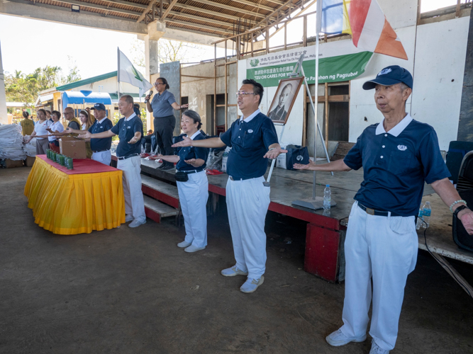 Tzu Chi volunteers present a touching sign language performance of the song “One Family.”