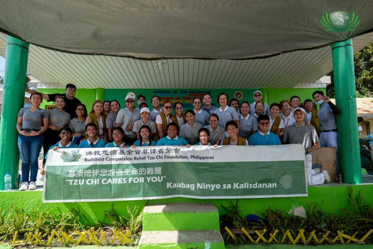 Volunteers take a group photo after a successful relief distribution in Barangay Libaong, San Remigio, Cebu, on October 5.