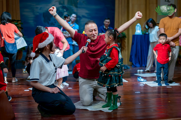 Parents eagerly showcased their enthusiasm and competitive spirit in the newspaper dance game.