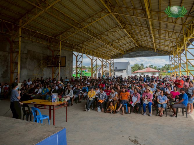 In Canlaon City, 331 families residing in the districts of Mabigo and Panubigan received grocery gift checks and construction material vouchers.