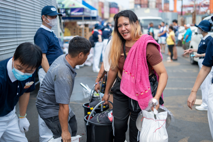 For Tzu Chi, this might be the most fulfilling reward to witness from a beneficiary—their sincere smiles full of hope.